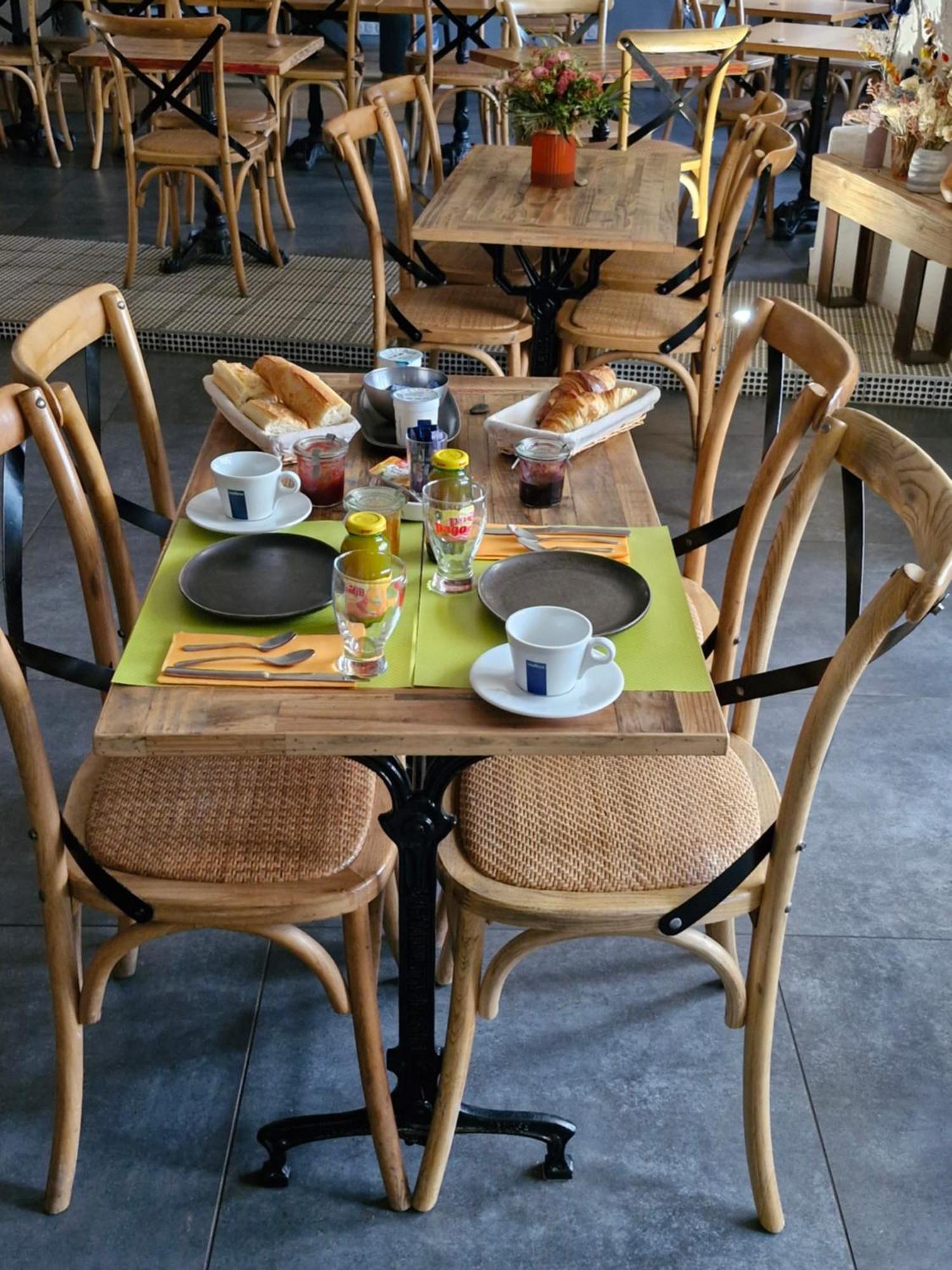 Chambres D'Hotes Du Bistrot D'Ici サン・サトゥルマン エクステリア 写真